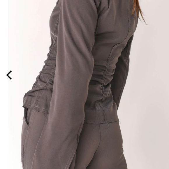 Kittenish grey distressed 2 piece pant suit - Picture 6 of 9